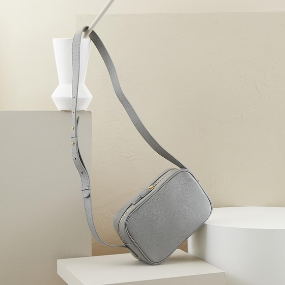 article & goods Handbags - Article & Goods leather camera bag